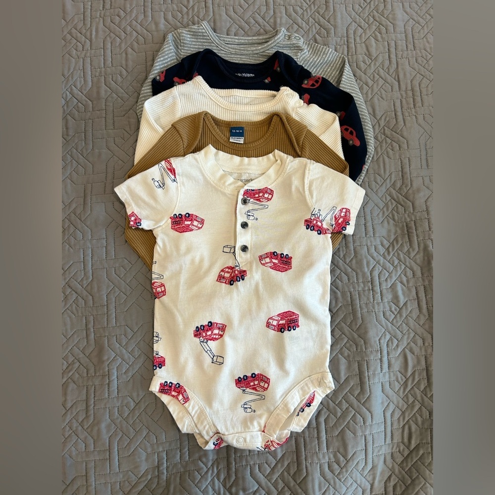 Baby Boy Bundle of 5 Onesies..Carter’s, Jumping Beans, Old Navy Size 12-18 Mos